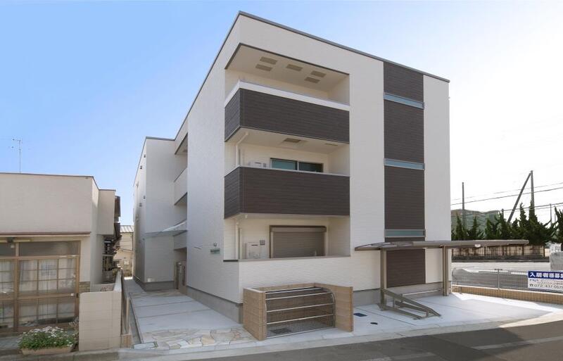 建物外観　オートロック、モニタ付きインターホンついてます♪