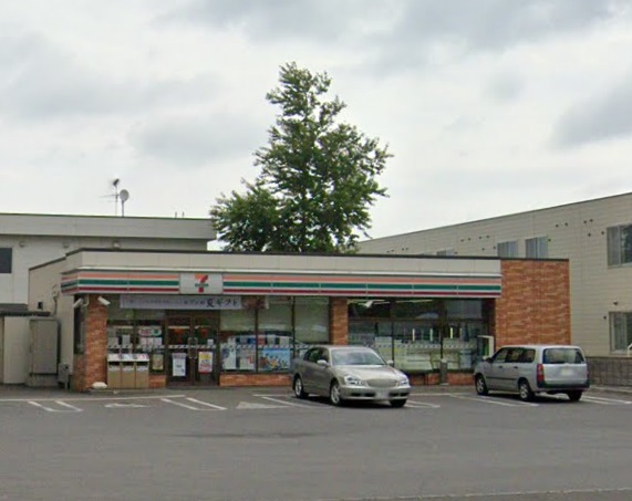 コンビニ　セブンイレブン（コンビニ）まで1228m