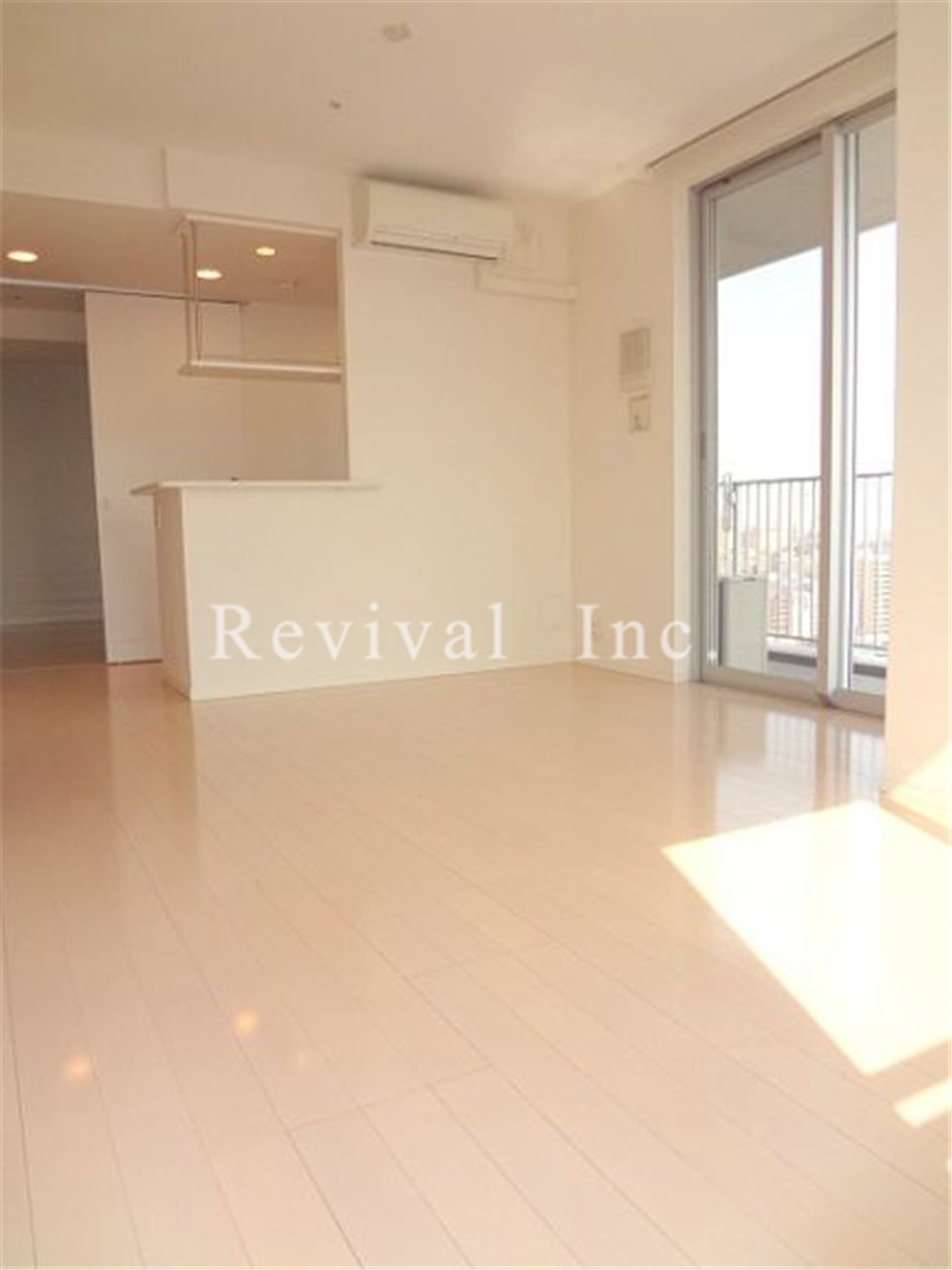 居室・リビング　開放感のあるリビングでございます