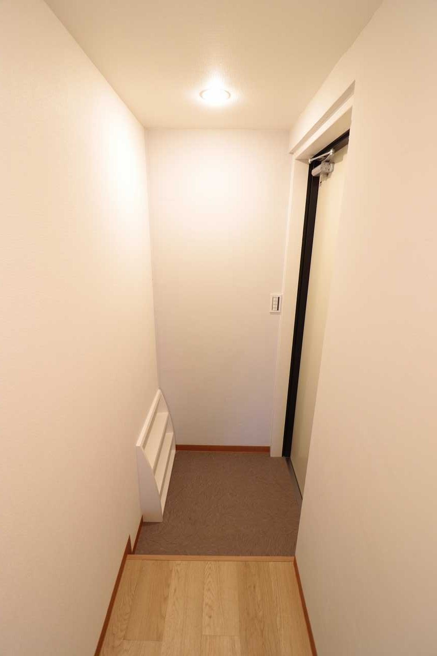玄関　※同物件、別部屋の写真です。