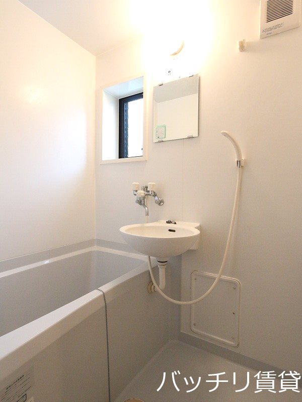 バス・シャワールーム　画像は別号室写真の為、現状を優先いたします。
