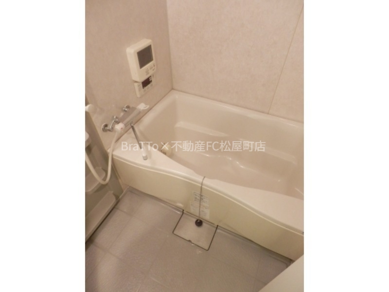 バス・シャワールーム　バス（追い焚き機能・浴室テレビ付き）