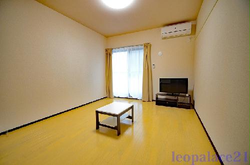 居室・リビング　設備・仕様は異なる場合がございます。