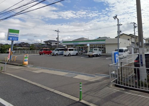 コンビニ　ファミリーマート大村宮小路三丁目店（コンビニ）まで1056m