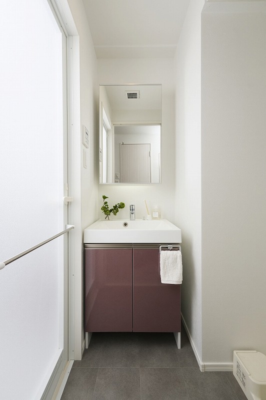 洗面設備　コンパクトで使いやすい洗面所