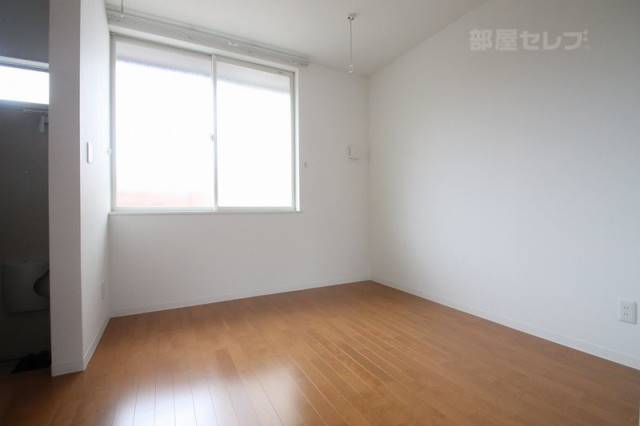 その他部屋・スペース　南向きで明るいお部屋ですね。