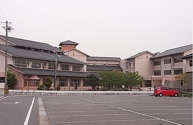 小学校　高浜市立翼小学校（小学校）まで400m