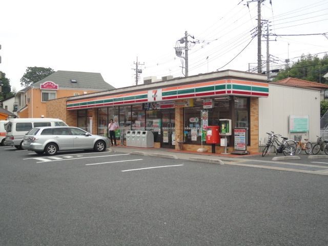 コンビニ　セブンイレブン日野南平２丁目店（コンビニ）まで305m