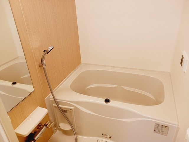 バス・シャワールーム　コンパクトで使いやすいお風呂です