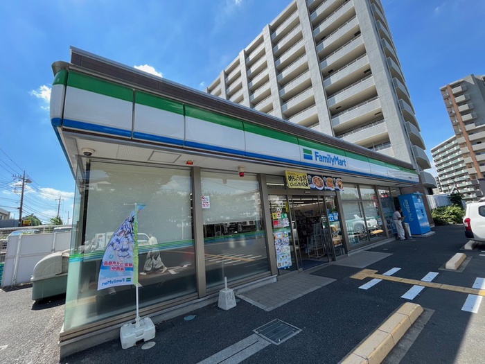 コンビニ　ファミリーマート入間豊岡店（コンビニ）まで210m