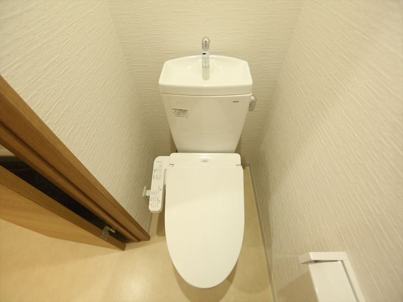 トイレ　温水洗浄暖房便座付トイレ
