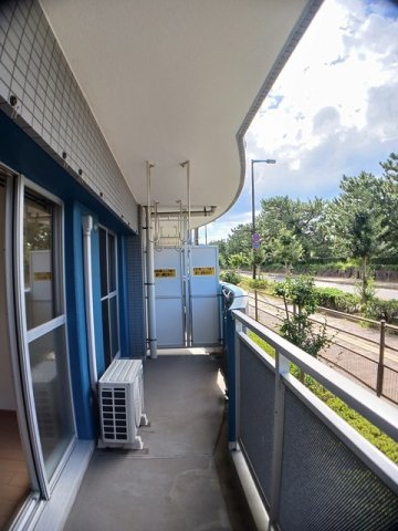 バルコニー　外からの目が気にならないバルコニーで洗濯物が干せます