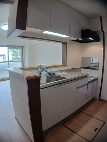 キッチン　コンパクトなキッチンで掃除もラクラク