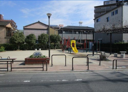 公園　足立区立足立二丁目あかしあ児童遊園（公園）まで1940m