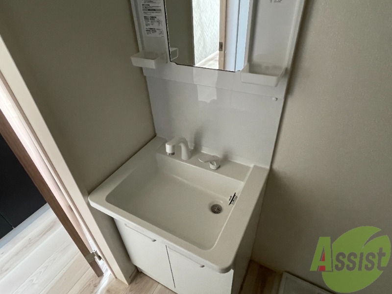 洗面設備　忙しい朝の味方、独立洗面台があるのは嬉しいですね。