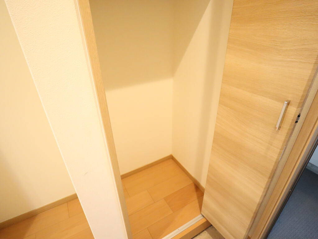 その他設備　キッチン側の収納