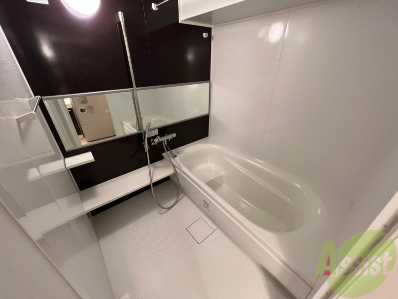 バス・シャワールーム　お風呂になります。一日の疲れを癒してくださいね。