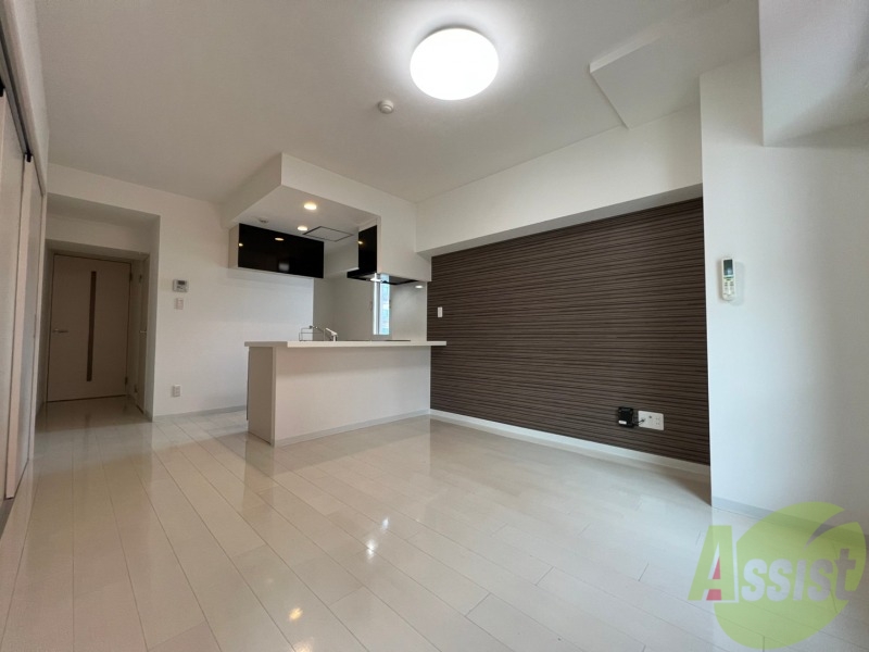 居室・リビング　リビングです。白を基調としていてお部屋全体が明るいですね！