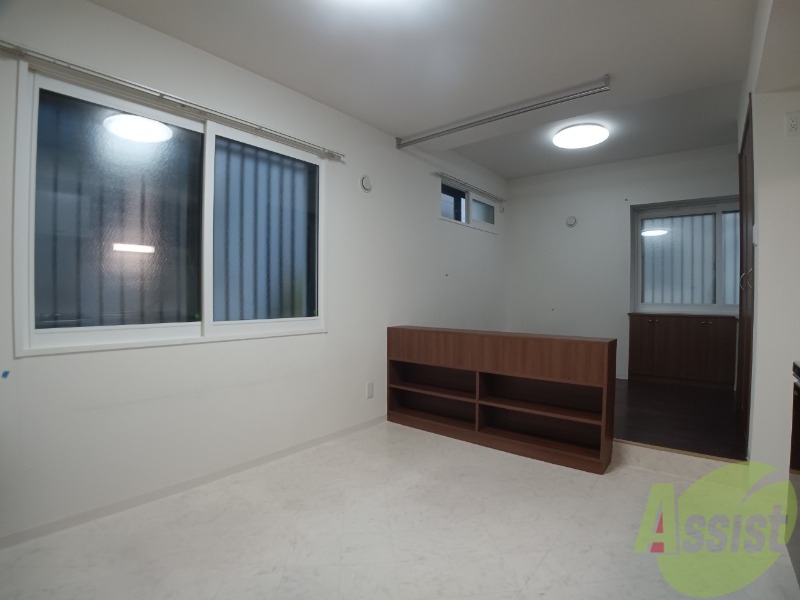 居室・リビング　リビングは白を基調としていて明るい印象ですね！