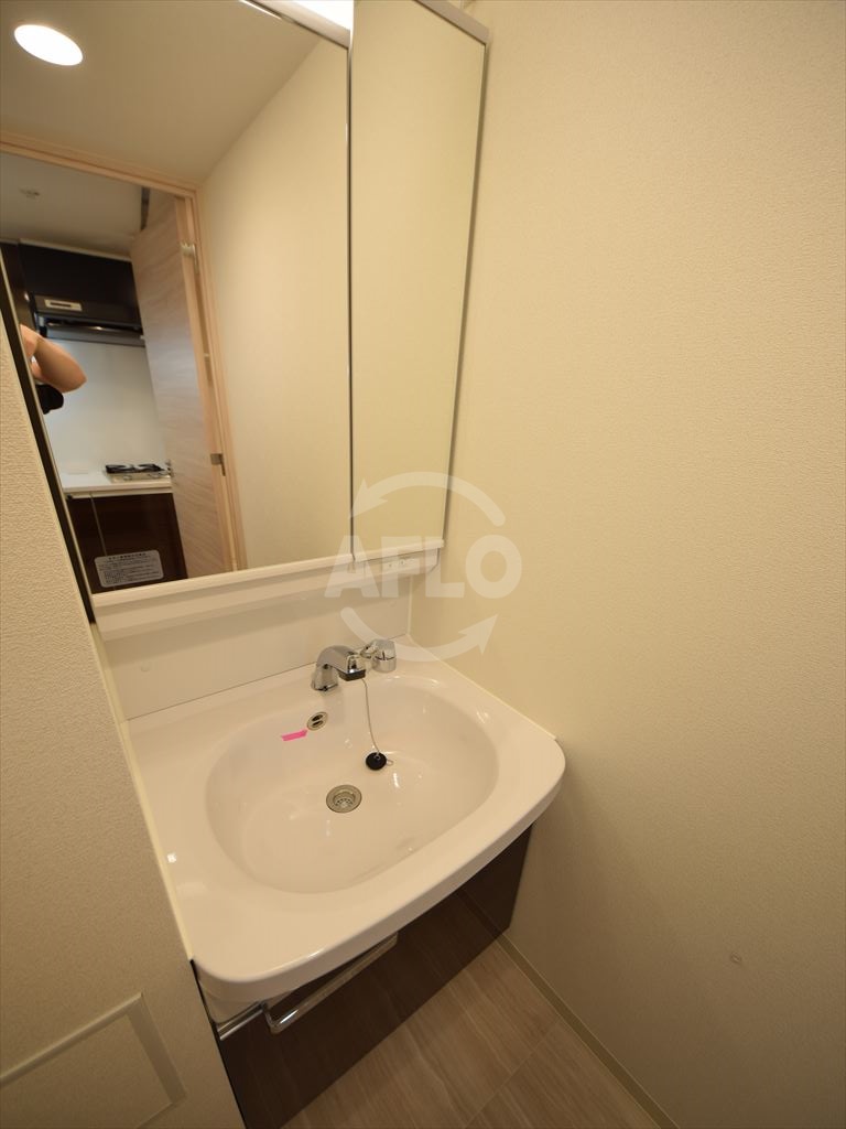 洗面設備　プレサンス心斎橋レヨン　独立洗面化粧台