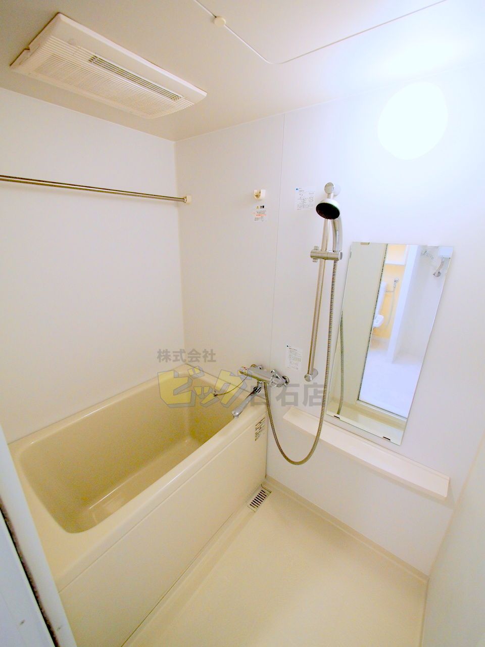 バス・シャワールーム　浴室乾燥機付きのお風呂です♪