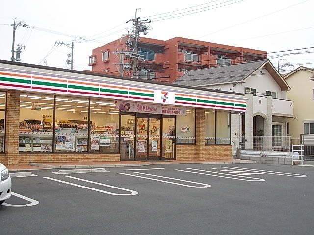 コンビニ　セブンイレブン（コンビニ）まで190m