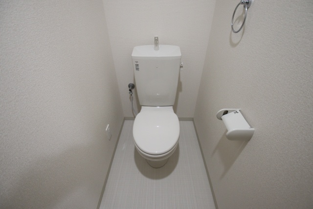 トイレ　※別室の参考写真の為、現況優先です。