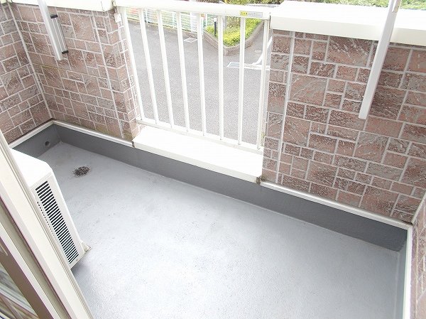 バルコニー　暖かな日差しのふりそそぐバルコニー