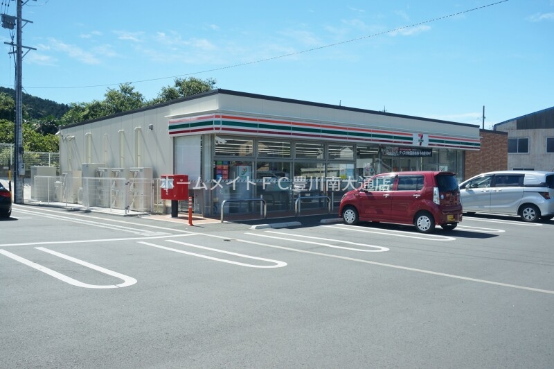 コンビニ　セブンイレブン豊橋大岩町北山店（コンビニ）まで637m