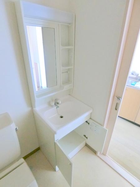 洗面設備　写真は別のお部屋のイメージです。現況優先
