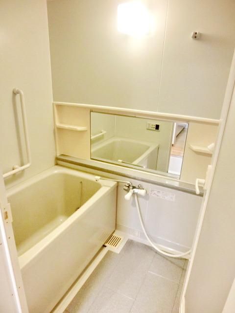 バス・シャワールーム　ゆっくりバスタイムを