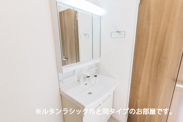 洗面設備　同型タイプの参考写真になります。