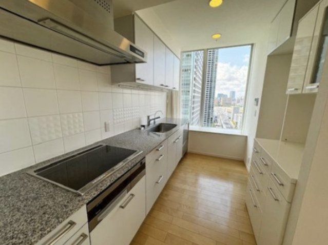 キッチン　別部屋参考写真になります