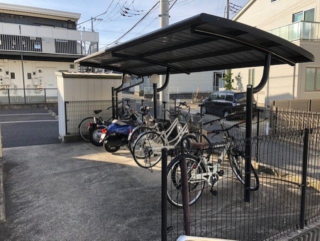 その他　屋根付き駐輪場完備