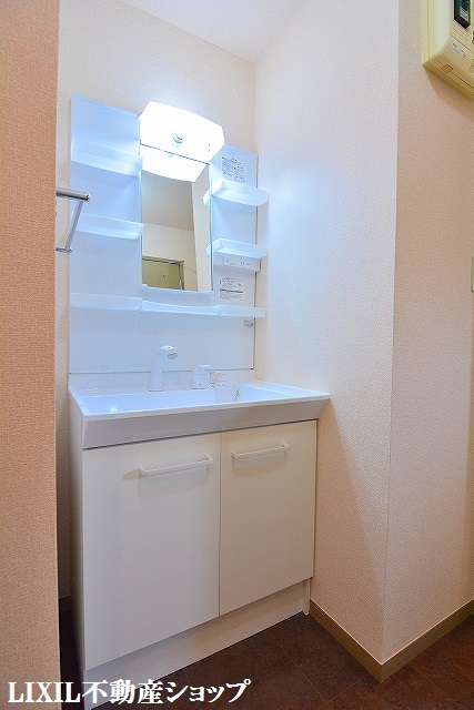 洗面設備　洗髪洗面化粧台です。