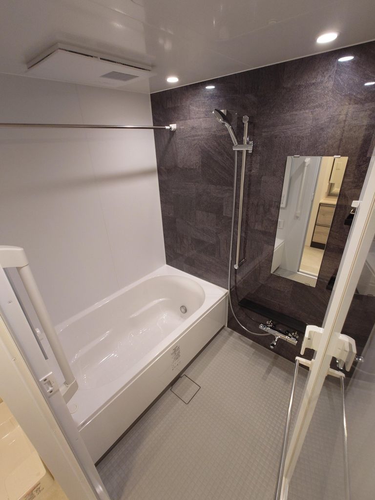 バス・シャワールーム　同タイプの間取り部屋の写真です。お色等異なる場合があります。