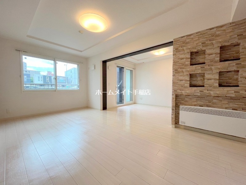 居室・リビング　明るく広々リビングスペース♪