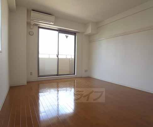 居室・リビング　広々とした部屋です。