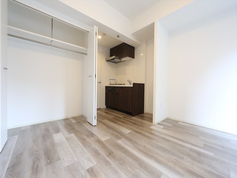 居室・リビング　洋室9.4帖　クローゼット付（収納充実してます）