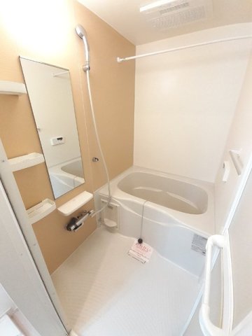 バス・シャワールーム　落ち着いた空間のお風呂です