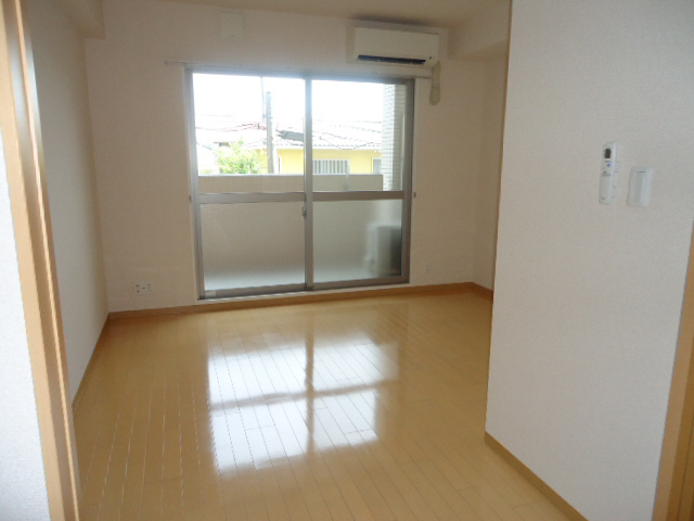 居室・リビング　写真は同物件の別タイプのお部屋のものです