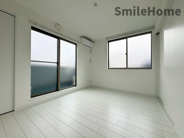 居室・リビング　エアコン付きのお部屋です