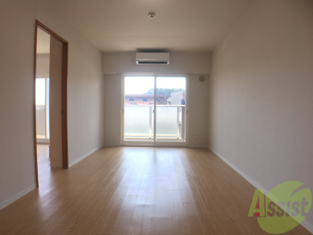 居室・リビング　陽当たり良好で、明るい感じのお部屋になっています。