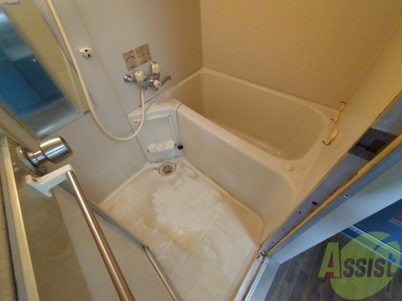 バス・シャワールーム　ユニットバスです。疲れを癒すのに欠かせませんね！