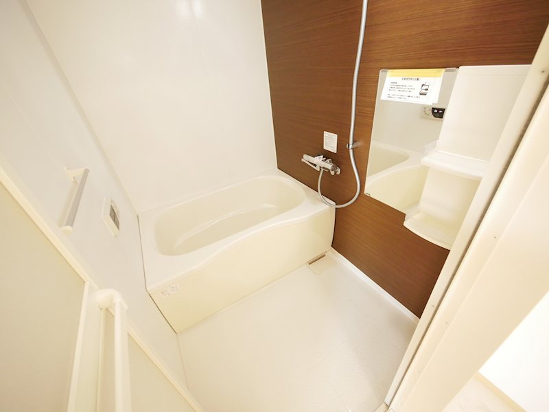 バス・シャワールーム　追焚き給湯、シャワー