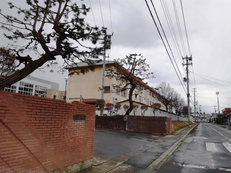 中学校　第五中学校（中学校）まで2100m