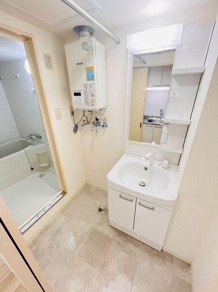 洗面設備　シャワー付き洗面化粧台☆