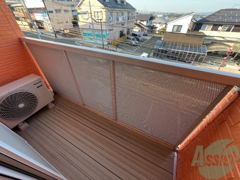 バルコニー　バルコニーは、陽当たりが良く日が当たりそうです。