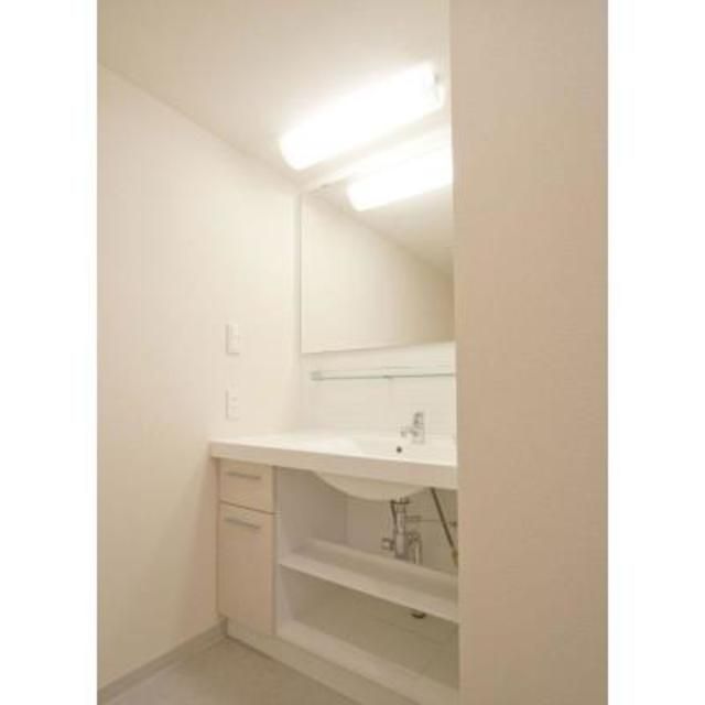 洗面設備　※写真は同タイプ住戸です。
