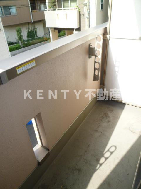 バルコニー　暖かな日差しのふりそそぐバルコニー